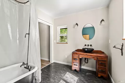 Bath - 4340 Blackhawk Dr, Willits, CA 95490 photo 2 of 3