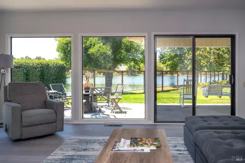 9636 Lakewood Dr, Windsor, CA 95492