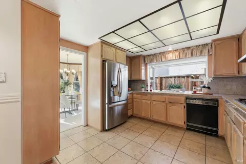 Kitchen - 979 Sandalridge Ct, Milpitas, CA 95035 photo 2 of 3