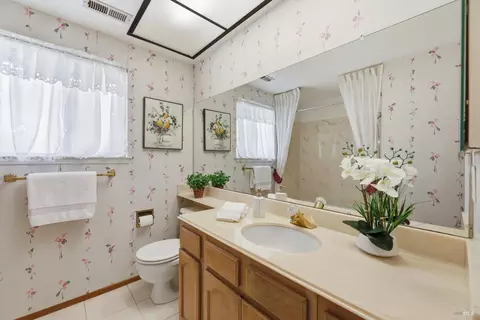 Bath - 979 Sandalridge Ct, Milpitas, CA 95035 photo 3 of 5