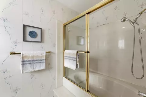 Bath - 979 Sandalridge Ct, Milpitas, CA 95035 photo 2 of 5