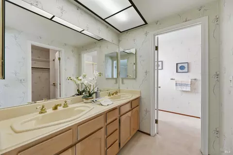 Bath - 979 Sandalridge Ct, Milpitas, CA 95035 photo 1 of 5