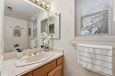 Bath - 979 Sandalridge Ct, Milpitas, CA 95035 photo 5 of 5