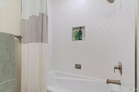 Bath - 1782 Devonshire Dr, Benicia, CA 94510 photo 4 of 5