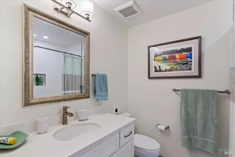 Bath - 1782 Devonshire Dr, Benicia, CA 94510 photo 3 of 5
