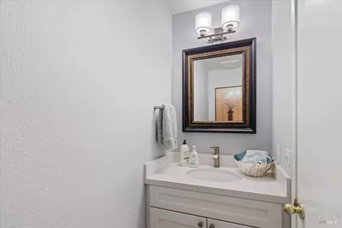 Bath - 1782 Devonshire Dr, Benicia, CA 94510 photo 5 of 5