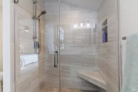Bath - 1782 Devonshire Dr, Benicia, CA 94510 photo 2 of 5