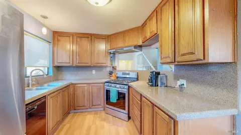 Kitchen - 933 Bond Pl, Windsor, CA 95492 photo 2 of 3