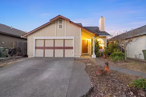 933 Bond Pl, Windsor, CA 95492