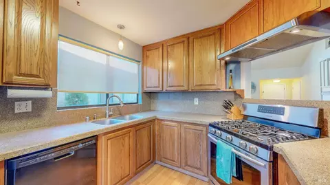 Kitchen - 933 Bond Pl, Windsor, CA 95492 photo 3 of 3