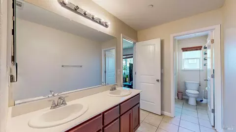 Bath - 3826 Danbury Way, Fairfield, CA 94533 photo 8 of 9