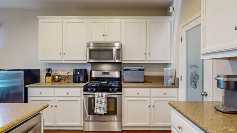 Kitchen - 3826 Danbury Way, Fairfield, CA 94533 photo 2 of 4