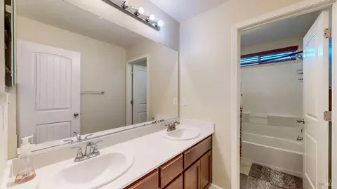 Bath - 3826 Danbury Way, Fairfield, CA 94533 photo 6 of 9