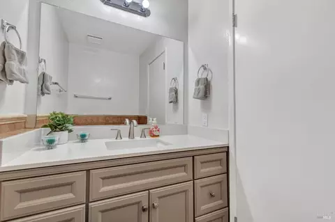 Bath - 61 Parrott St, Vallejo, CA 94590 photo 2 of 5