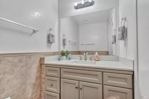 Bath - 61 Parrott St, Vallejo, CA 94590 photo 1 of 5