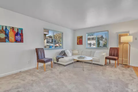 Living - 61 Parrott St, Vallejo, CA 94590 photo 1 of 4