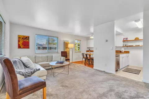 Living - 61 Parrott St, Vallejo, CA 94590 photo 3 of 4