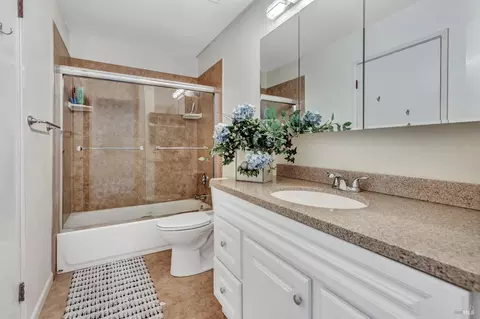 Bath - 61 Parrott St, Vallejo, CA 94590 photo 3 of 5
