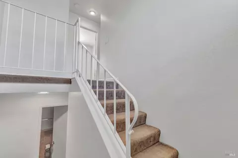 Entry Way - 61 Parrott St, Vallejo, CA 94590 photo 3 of 5
