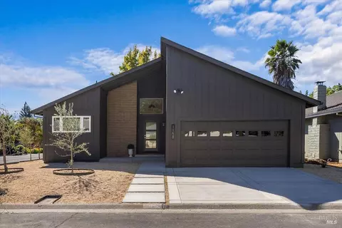 1158 Hillside Dr, Healdsburg, CA 95448