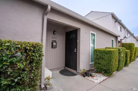237 Del Loma Ct, Fairfield, CA 94533