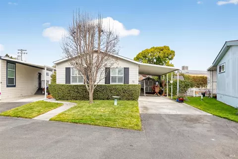 75 Candlewood Dr, Petaluma, CA 94954