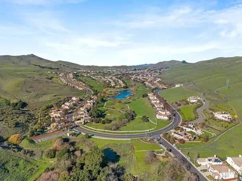 View/Area - 8356 Bennington Ct, Vallejo, CA 94591 photo 6 of 6