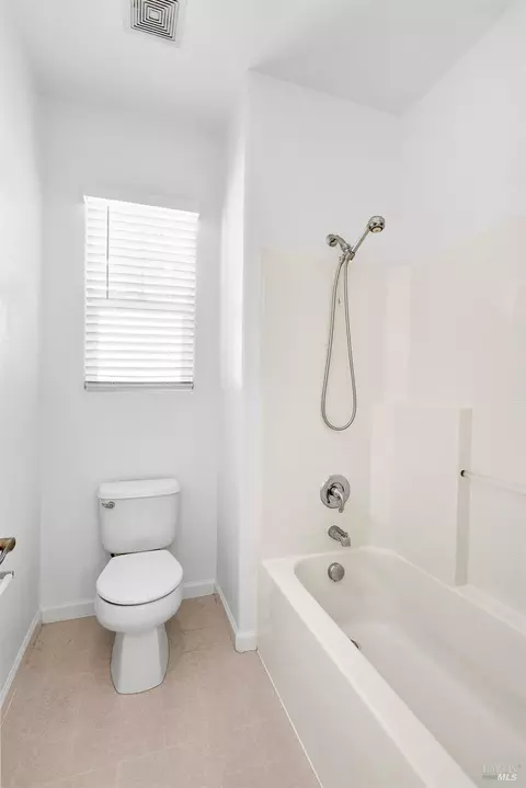 Bath - 8356 Bennington Ct, Vallejo, CA 94591 photo 3 of 5