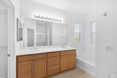 Bath - 8356 Bennington Ct, Vallejo, CA 94591 photo 4 of 5