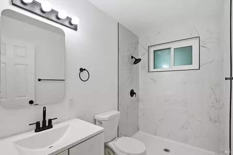 Bath - 1443 Woolner Ave, Fairfield, CA 94533 photo 1 of 2