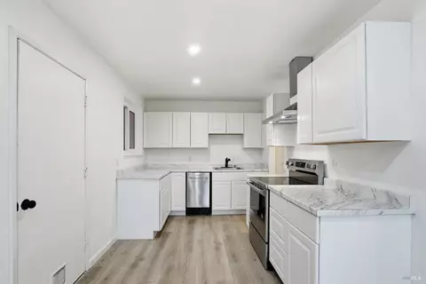 Kitchen - 1443 Woolner Ave, Fairfield, CA 94533 photo 3 of 4
