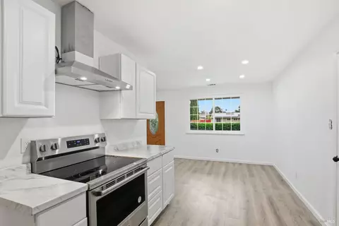 Kitchen - 1443 Woolner Ave, Fairfield, CA 94533 photo 2 of 4