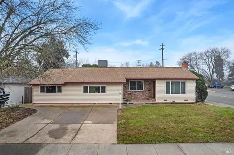 741 W D St S, Dixon, CA 95620