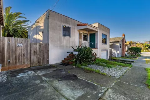 215 4th St, Rodeo, CA 94572