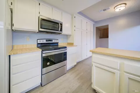 Kitchen - 2827 Sunburst Dr, Fairfield, CA 94533 photo 4 of 4