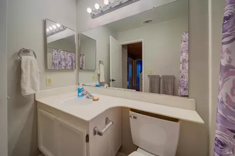 Bath - 2827 Sunburst Dr, Fairfield, CA 94533 photo 2 of 6