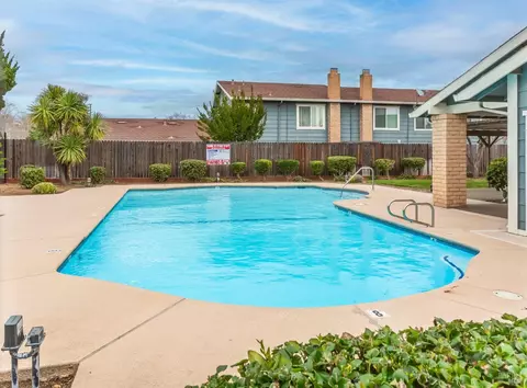 Exterior - 2827 Sunburst Dr, Fairfield, CA 94533 photo 6 of 7