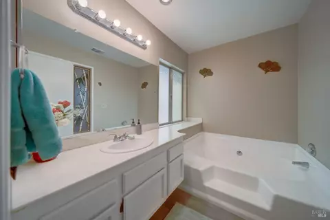 Bath - 2827 Sunburst Dr, Fairfield, CA 94533 photo 5 of 6