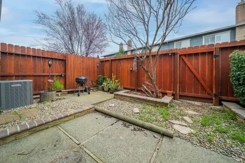 Exterior - 2827 Sunburst Dr, Fairfield, CA 94533 photo 3 of 7