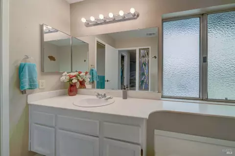 Bath - 2827 Sunburst Dr, Fairfield, CA 94533 photo 4 of 6