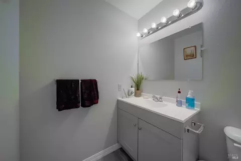 Bath - 2827 Sunburst Dr, Fairfield, CA 94533 photo 1 of 6