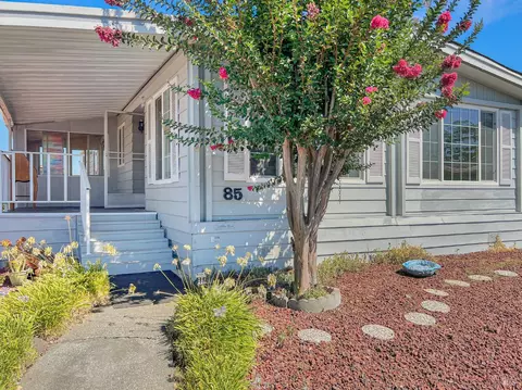 85 Estrella Dr, Santa Rosa, CA 95403