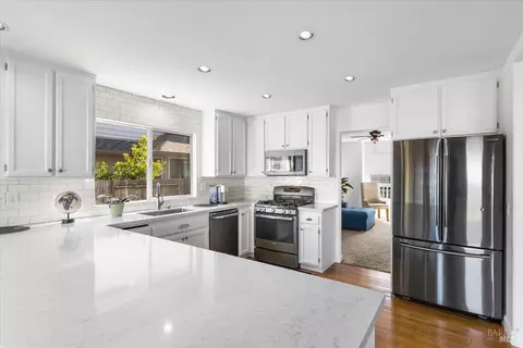 1705 Walnut Creek Dr, Santa Rosa, CA 95403
