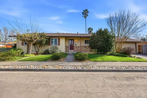 1210 Bertha Ln, Santa Rosa, CA 95405