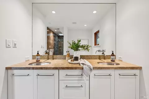 Bath - 30 Edgehill Rd, Mill Valley, CA 94941 photo 1 of 4