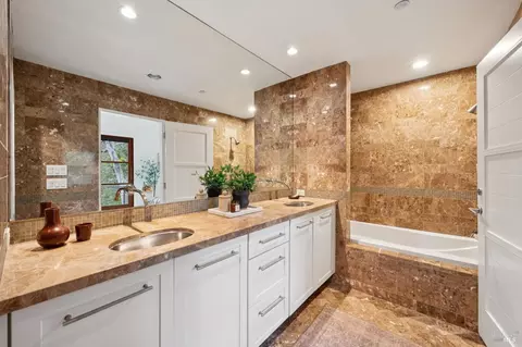 Bath - 30 Edgehill Rd, Mill Valley, CA 94941 photo 2 of 4