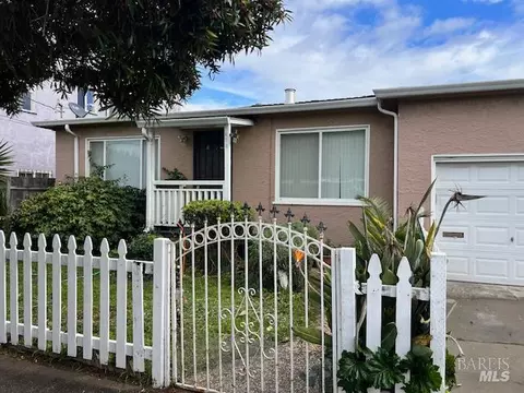 Exterior - 672 2nd St, Richmond, CA 94801 photo 2 of 3