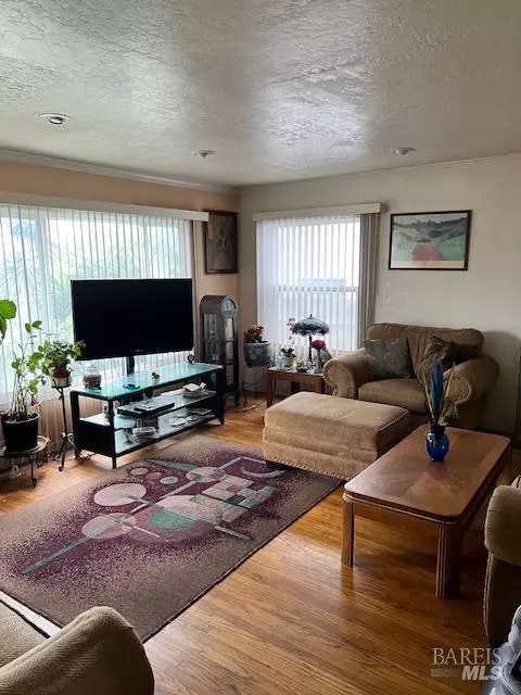 Living - 672 2nd St, Richmond, CA 94801 photo 1 of 2