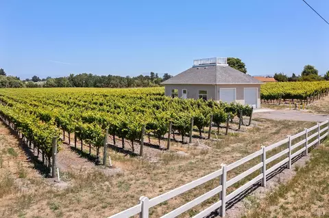 5505 Bravo Toro Ln, Santa Rosa, CA 95401