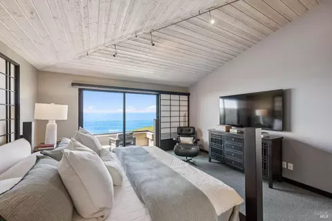 Bedroom - 21108 Pelican Loop, Bodega Bay, CA 94923 photo 3 of 9